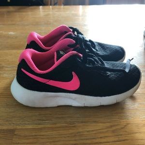 Nike Sneakers - Little Girls Size:11.5